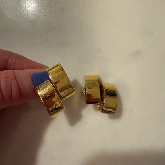 Monet Vintage Gold Tone Clip-on Earrings - Picture 1 of 3